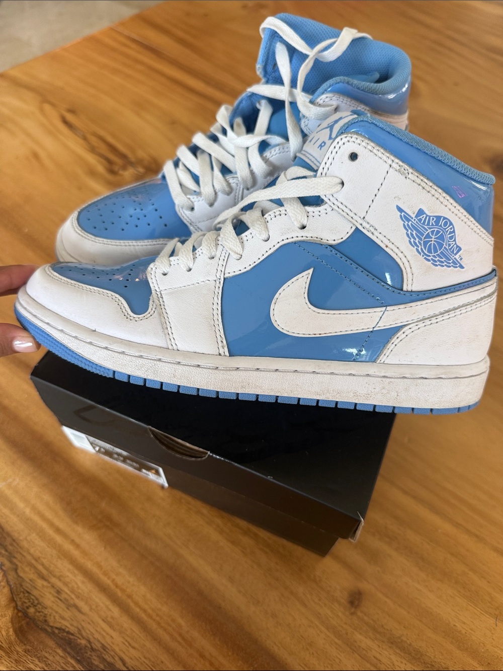 EUC Air Jordan Mid SE white and patent leather legend blue M 7.5 W 9